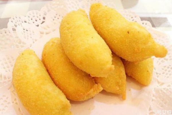 脆皮香蕉的簡(jiǎn)單做法 脆皮香蕉應(yīng)該炸幾分鐘 脆皮香蕉的簡(jiǎn)單做法 脆皮香蕉應(yīng)該炸幾分鐘