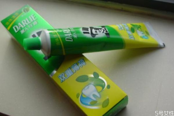 黑人牙膏真的可以美白牙齒嗎 黑人牙膏的主要成分 黑人牙膏真的可以美白牙齒嗎 黑人牙膏的主要成分