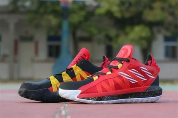 阿迪達(dá)斯利拉德6實(shí)戰(zhàn)測(cè)評(píng) 利拉德6值得入手嗎 阿迪達(dá)斯利拉德6實(shí)戰(zhàn)測(cè)評(píng) 利拉德6值得入手嗎