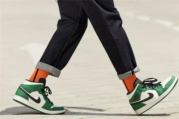 男生穿牛仔褲配什么鞋子好看 男生穿牛仔褲怎么搭配鞋子 男生穿牛仔褲配什么鞋子好看 男生穿牛仔褲怎么搭配鞋子