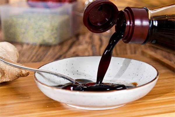 生抽可以用醬油代替嗎 生抽和醬油是一樣的嗎 生抽可以用醬油代替嗎 生抽和醬油是一樣的嗎