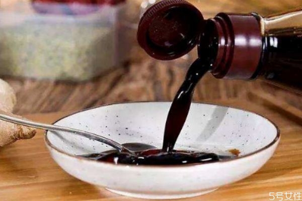 生抽和老抽有什么區(qū)別 生抽和老抽那個更好 生抽和老抽有什么區(qū)別 生抽和老抽那個更好