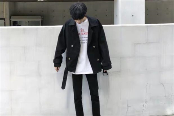 短款風(fēng)衣什么顏色好看 短款風(fēng)衣流行什么顏色 短款風(fēng)衣什么顏色好看 短款風(fēng)衣流行什么顏色