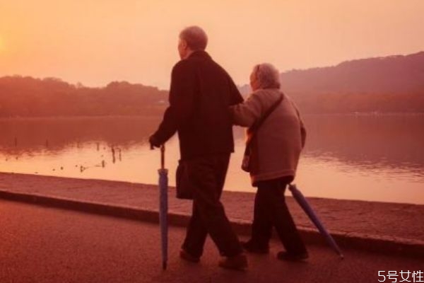 什么是黃昏戀 黃昏戀是指多大歲數(shù) 什么是黃昏戀 黃昏戀是指多大歲數(shù)