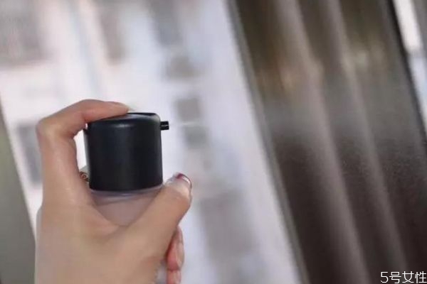 mac定妝噴霧好用嗎 mac定妝噴霧怎么使用 mac定妝噴霧好用嗎 mac定妝噴霧怎么使用