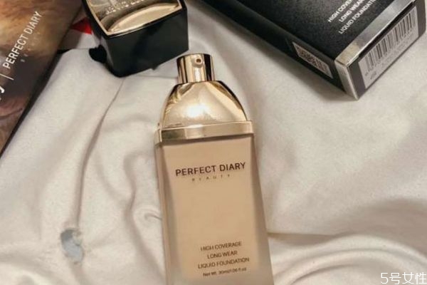 完美日記粉底液怎么選色號 完美日記粉底液金蓋和黑蓋 完美日記粉底液怎么選色號 完美日記粉底液金蓋和黑蓋