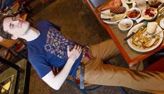 飯后四小時睡覺會胖嗎 飯后多久睡覺不會胖 飯后四小時睡覺會胖嗎 飯后多久睡覺不會胖