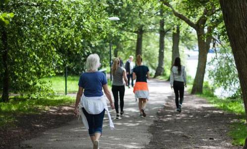 飯后可以立刻去散步嗎 飯后多久可以去散步 飯后可以立刻去散步嗎 飯后多久可以去散步