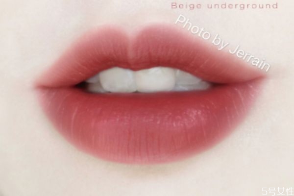 ysl黑蓋絲絨唇釉204好看嗎 ysl黑蓋啞光唇釉204試色 ysl黑蓋絲絨唇釉204好看嗎 ysl黑蓋啞光唇釉204試色