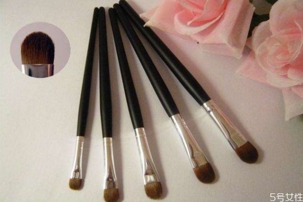 眼影刷能當(dāng)鼻影刷嗎 眼影刷能當(dāng)遮瑕刷用嗎 眼影刷能當(dāng)鼻影刷嗎 眼影刷能當(dāng)遮瑕刷用嗎