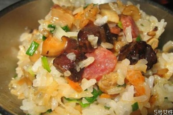 糯米飯?jiān)趺醋龊贸?糯米飯的簡單做法 糯米飯?jiān)趺醋龊贸?糯米飯的簡單做法