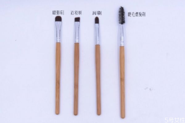 眼影刷和唇刷的區(qū)別是什么 怎么區(qū)分眼影刷和唇刷 眼影刷和唇刷的區(qū)別是什么 怎么區(qū)分眼影刷和唇刷