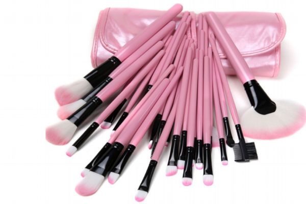 剛買(mǎi)的眼影刷怎么清洗 新買(mǎi)的化妝刷清洗方法 剛買(mǎi)的眼影刷怎么清洗 新買(mǎi)的化妝刷清洗方法