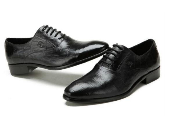 黑色的翻毛皮鞋怎么打理 翻毛皮鞋上的油漬怎么去掉 黑色的翻毛皮鞋怎么打理 翻毛皮鞋上的油漬怎么去掉