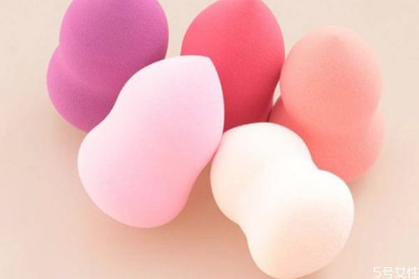 美妝蛋和氣墊粉撲有什么區(qū)別 美妝蛋跟氣墊粉撲的區(qū)別 美妝蛋和氣墊粉撲有什么區(qū)別 美妝蛋跟氣墊粉撲的區(qū)別