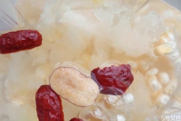 玉米銀耳湯怎么做 玉米銀耳湯的簡(jiǎn)單做法 玉米銀耳湯怎么做 玉米銀耳湯的簡(jiǎn)單做法