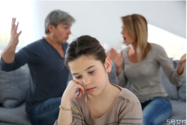 夫妻老吵架怎么辦 夫妻吵架是否應(yīng)該避開孩子 夫妻老吵架怎么辦 夫妻吵架是否應(yīng)該避開孩子