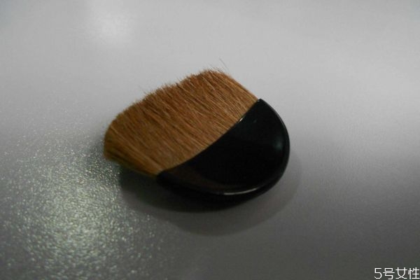腮紅刷的種類 腮紅刷和高光刷區(qū)別 腮紅刷的種類 腮紅刷和高光刷區(qū)別