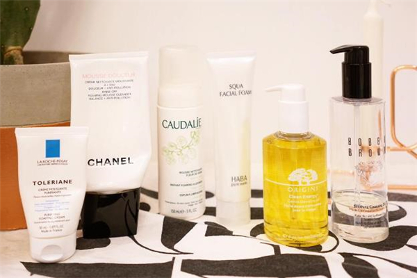 bobbi brown卸妝油適合什么膚質(zhì) 芭比波朗卸妝油用法 bobbi brown卸妝油適合什么膚質(zhì) 芭比波朗卸妝油用法