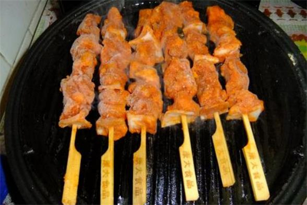 骨肉相連是什么肉做的 骨肉相連是豬肉還是雞肉 骨肉相連是什么肉做的 骨肉相連是豬肉還是雞肉