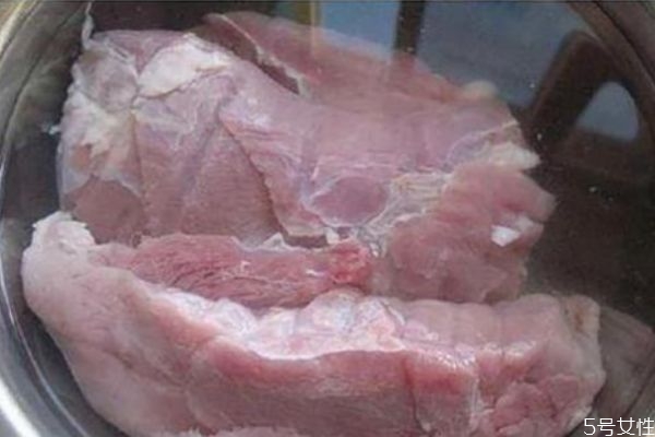 凍肉為什么有異味 凍肉有異味可以吃嗎 凍肉為什么有異味 凍肉有異味可以吃嗎