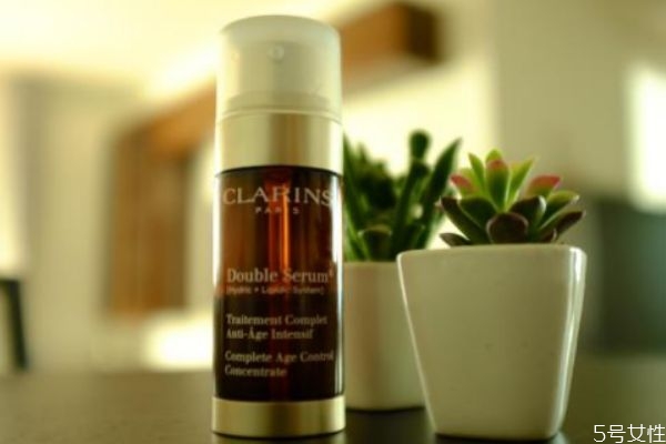 嬌韻詩精華為什么臉變黃 發(fā)黃并不是產品成分導致的