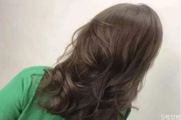 燙頭發(fā)的原理 燙頭發(fā)要注意的地方 燙頭發(fā)的原理 燙頭發(fā)要注意的地方