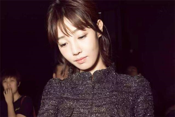 法式劉海是什么樣子的 法式劉海適合戴眼鏡的人嗎 法式劉海是什么樣子的 法式劉海適合戴眼鏡的人嗎