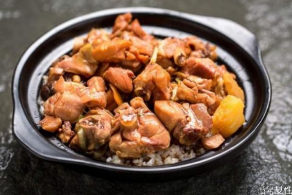 排骨糯米飯怎么做好吃 排骨糯米飯的簡單做法 排骨糯米飯怎么做好吃 排骨糯米飯的簡單做法