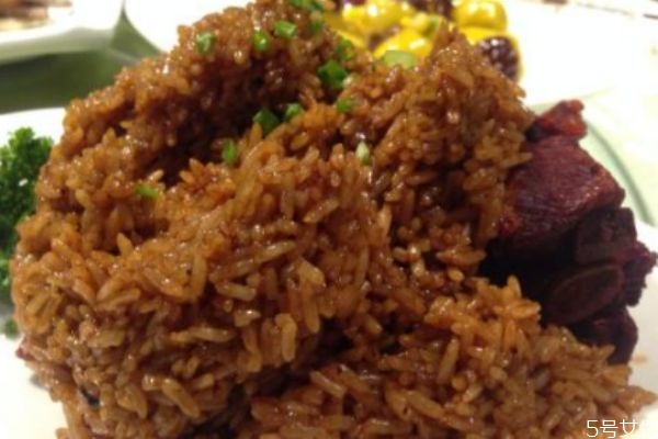 排骨糯米飯怎么做好吃 排骨糯米飯的簡單做法 排骨糯米飯怎么做好吃 排骨糯米飯的簡單做法