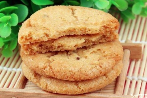 做桃酥可以不放泡打粉嗎 桃酥用泡打粉和小蘇打的區(qū)別 做桃酥可以不放泡打粉嗎 桃酥用泡打粉和小蘇打的區(qū)別