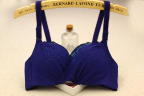 不穿內衣胸會下垂嗎 胸小可以不穿內衣嗎 不穿內衣胸會下垂嗎 胸小可以不穿內衣嗎