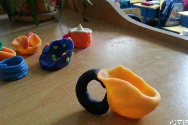 橡皮泥有毒嗎 小孩子吃到橡皮泥該怎么辦 橡皮泥有毒嗎 小孩子吃到橡皮泥該怎么辦