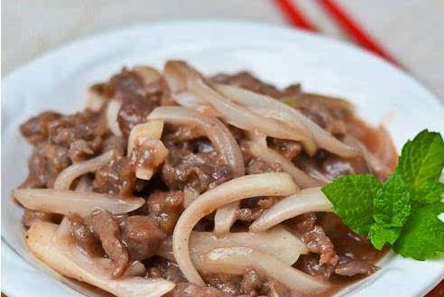 洋蔥炒羊肉卷怎么做好吃 怎樣自制羊肉卷 洋蔥炒羊肉卷怎么做好吃 怎樣自制羊肉卷