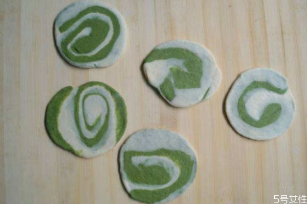 艾草饅頭怎么做好吃 艾草饅頭的簡(jiǎn)單做法 艾草饅頭怎么做好吃 艾草饅頭的簡(jiǎn)單做法