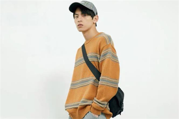 條紋毛衣什么顏色好看 條紋毛衣流行什么顏色 條紋毛衣什么顏色好看 條紋毛衣流行什么顏色