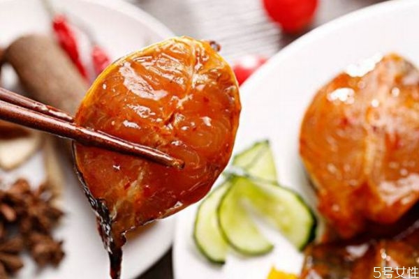 孕婦吃鯽魚有什么好處 孕婦吃鯽魚應(yīng)該怎么做 孕婦吃鯽魚有什么好處 孕婦吃鯽魚應(yīng)該怎么做