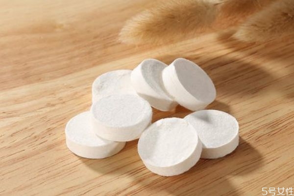 壓縮面膜可以用白開水泡嗎 壓縮面膜怎么用補(bǔ)水好 壓縮面膜可以用白開水泡嗎 壓縮面膜怎么用補(bǔ)水好