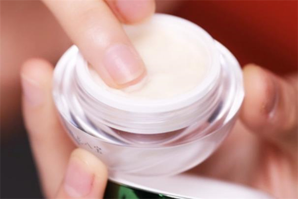 馬應(yīng)龍眼霜多少錢一盒 馬應(yīng)龍眼霜效果怎么樣 馬應(yīng)龍眼霜多少錢一盒 馬應(yīng)龍眼霜效果怎么樣