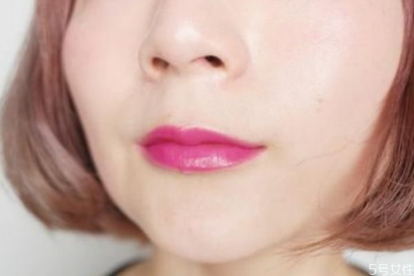 口紅雨衣為什么不掉色 口紅雨衣對人體有害嗎 口紅雨衣為什么不掉色 口紅雨衣對人體有害嗎