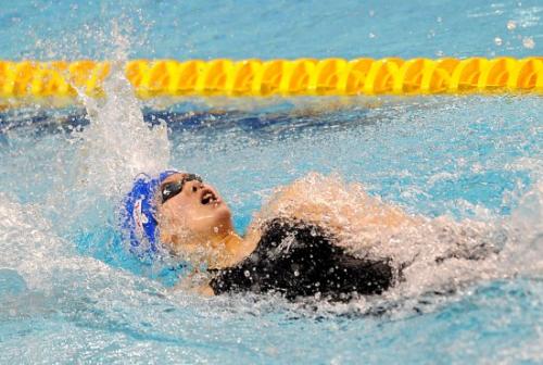 仰泳適合初學(xué)者嗎 仰泳游多久可以消耗脂肪 仰泳適合初學(xué)者嗎 仰泳游多久可以消耗脂肪