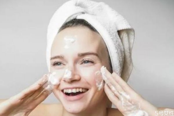 賽芙萊玫瑰面霜質(zhì)地如何 賽芙萊玫瑰面霜好用嗎 賽芙萊玫瑰面霜質(zhì)地如何 賽芙萊玫瑰面霜好用嗎