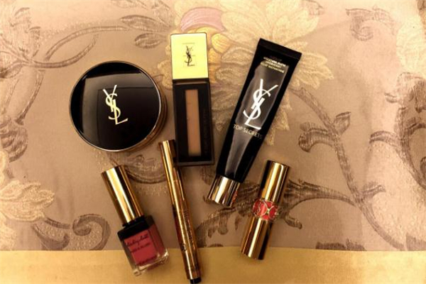 ysl墨水氣墊和羽毛氣墊有什么區(qū)別 ysl墨水氣墊怎么樣 ysl墨水氣墊和羽毛氣墊有什么區(qū)別 ysl墨水氣墊怎么樣