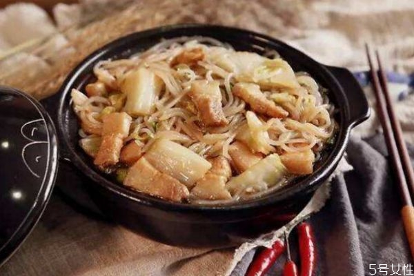 豬肉燉粉條怎么做好吃 豬肉燉粉條的簡(jiǎn)單做法 豬肉燉粉條怎么做好吃 豬肉燉粉條的簡(jiǎn)單做法