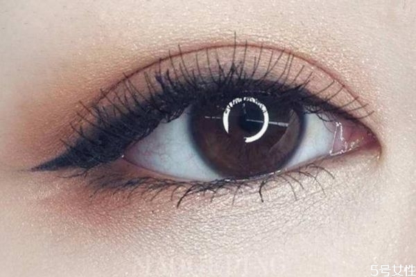 眼部妝容怎么化好看 眼影應(yīng)該怎么搭配顏色 眼部妝容怎么化好看 眼影應(yīng)該怎么搭配顏色