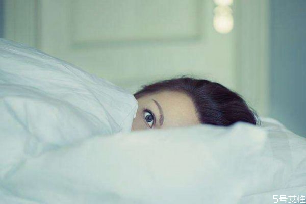 長時間玩手機(jī)會造成失眠嗎 失眠的原因有什么 長時間玩手機(jī)會造成失眠嗎 失眠的原因有什么