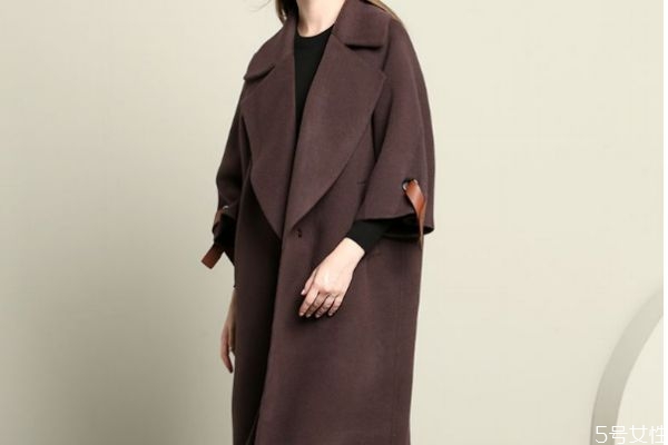 咖啡色外套搭配什么打底衫 咖啡色外套配什么褲子 咖啡色外套搭配什么打底衫 咖啡色外套配什么褲子