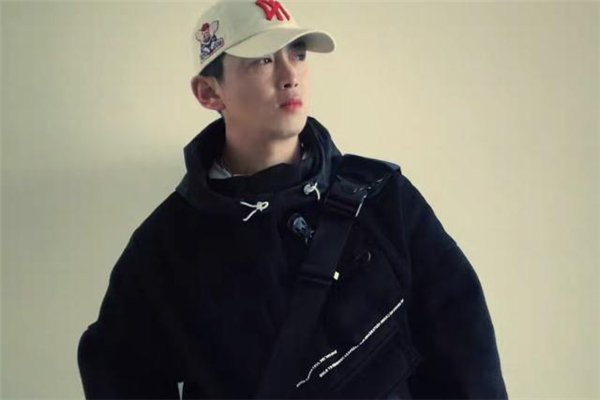 高領(lǐng)衛(wèi)衣什么顏色好看 高領(lǐng)衛(wèi)衣流行什么顏色 高領(lǐng)衛(wèi)衣什么顏色好看 高領(lǐng)衛(wèi)衣流行什么顏色