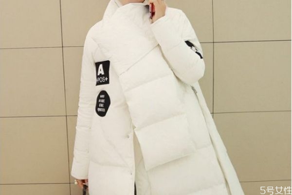 口紅弄到白色羽絨服上怎么辦 羽絨服上有口紅印處理方法 口紅弄到白色羽絨服上怎么辦 羽絨服上有口紅印處理方法