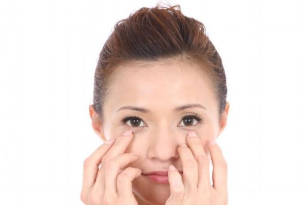 可以去眼袋的眼部按摩手法 眼部按摩需要多久有效果 可以去眼袋的眼部按摩手法 眼部按摩需要多久有效果